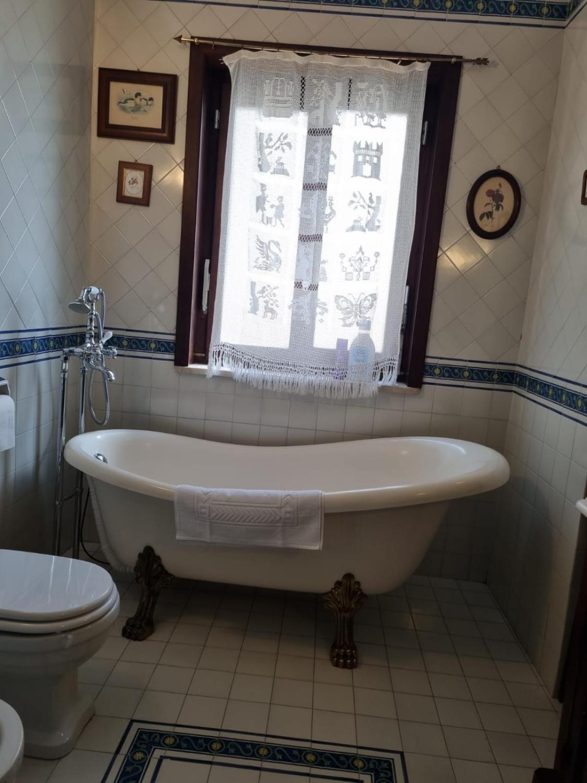 Donna Filomena Casa Vacanza Park Bougainville Salerno Bagian luar foto